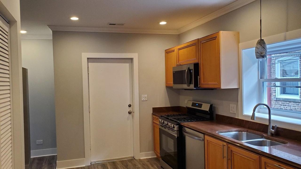 6707 N Artesian Ave #1 - Photo 7 of 8