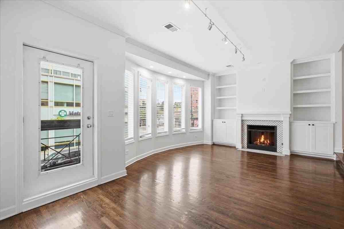 77 E 16th St #2 - Photo 3 of 18