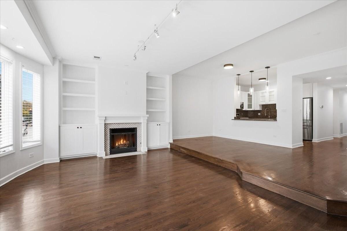 77 E 16th St #2 - Photo 4 of 18