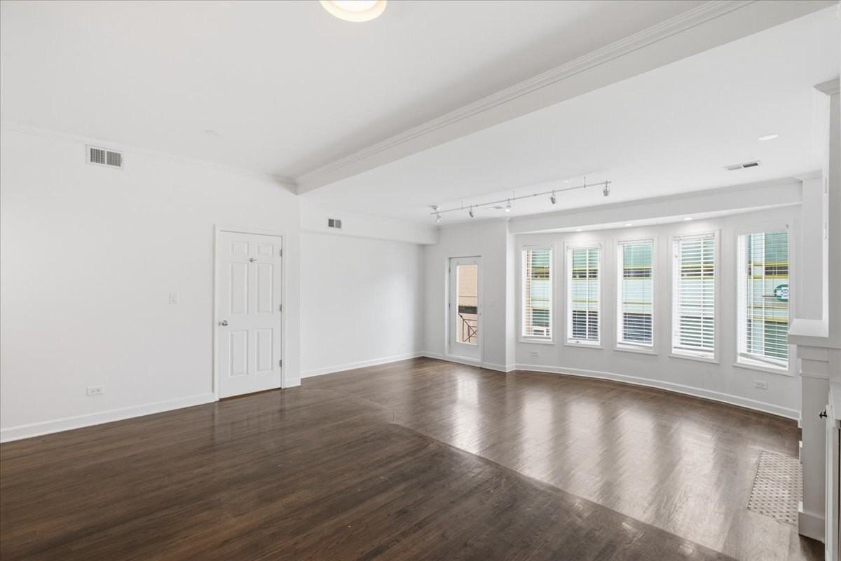 77 E 16th St #2 - Photo 5 of 18