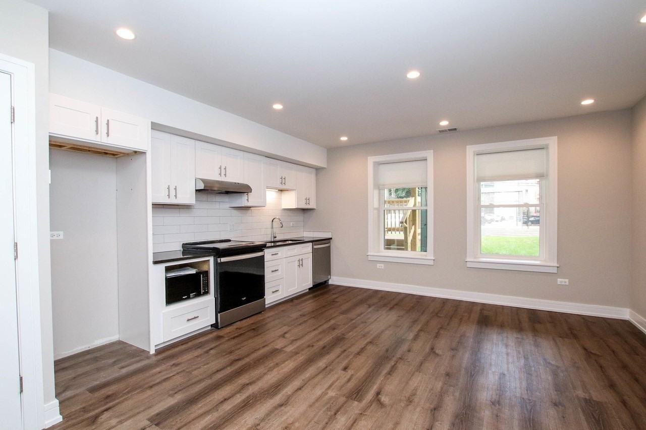1710 W Lunt Ave #103 - Photo 3 of 9
