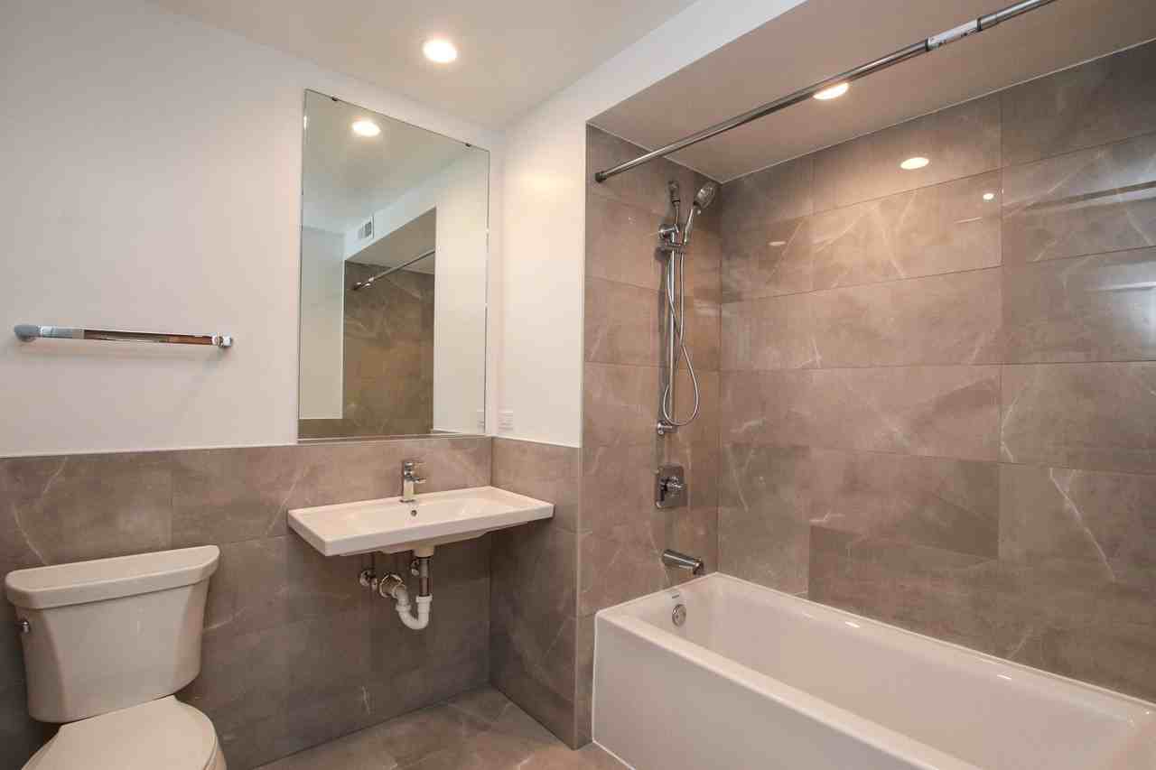 1710 W Lunt Ave #103 - Photo 5 of 9