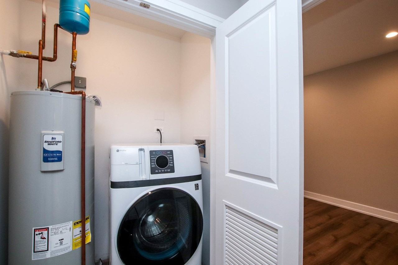 1710 W Lunt Ave #103 - Photo 6 of 9