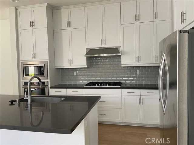 213 Paramount - Photo 4 of 8
