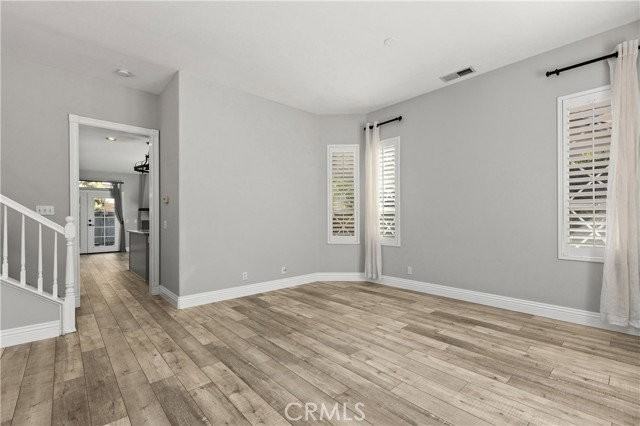 22 Wellington Pl - Photo 5 of 8