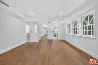 342 N Palm Dr #101 - Photo 2 of 8