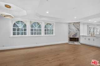 342 N Palm Dr #101 - Photo 4 of 8
