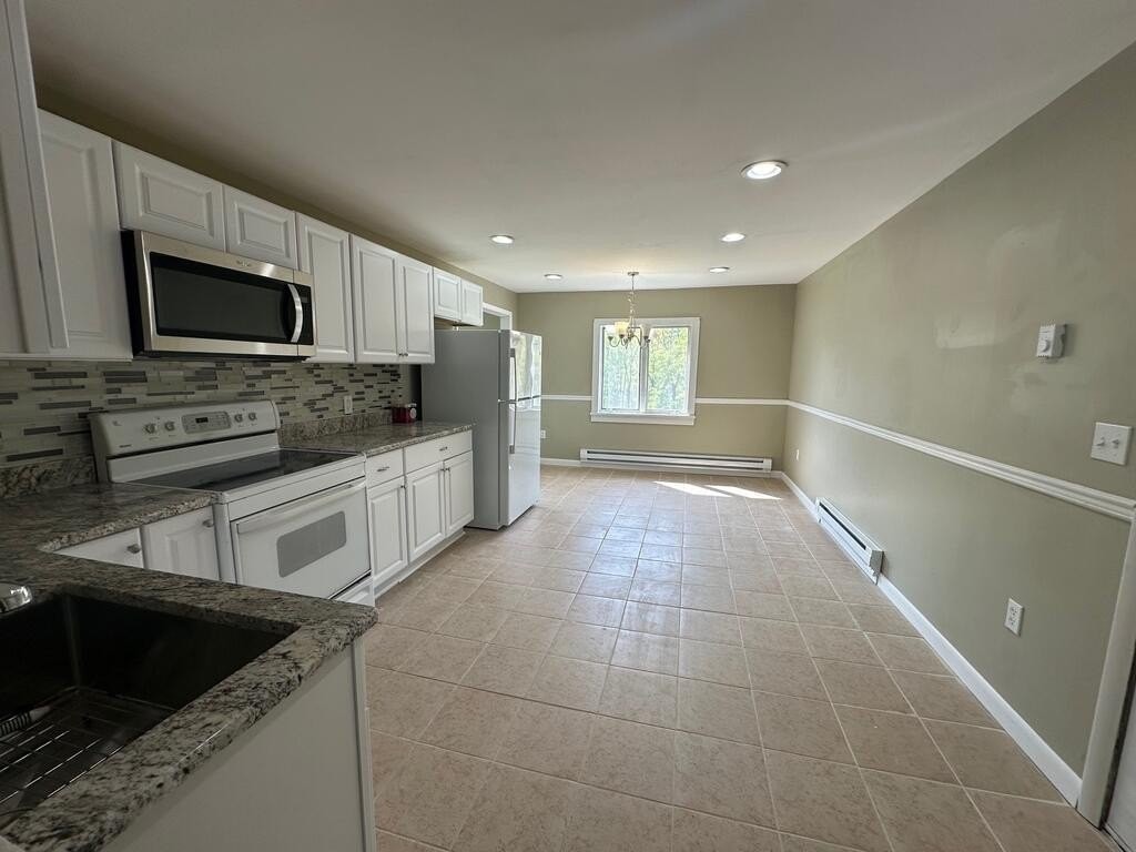 952 Lacey St - Photo 2 of 11