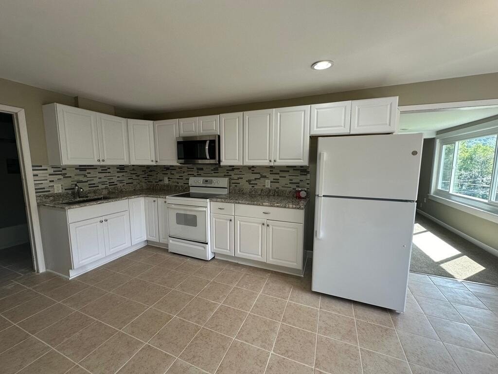952 Lacey St - Photo 3 of 11