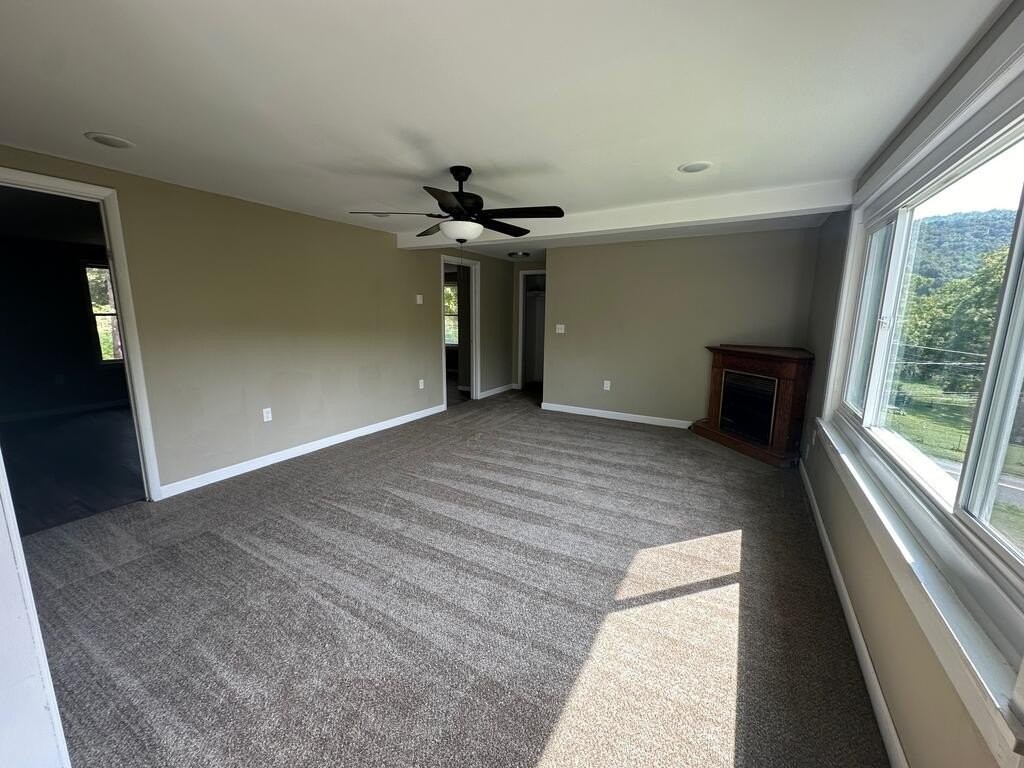 952 Lacey St - Photo 4 of 11