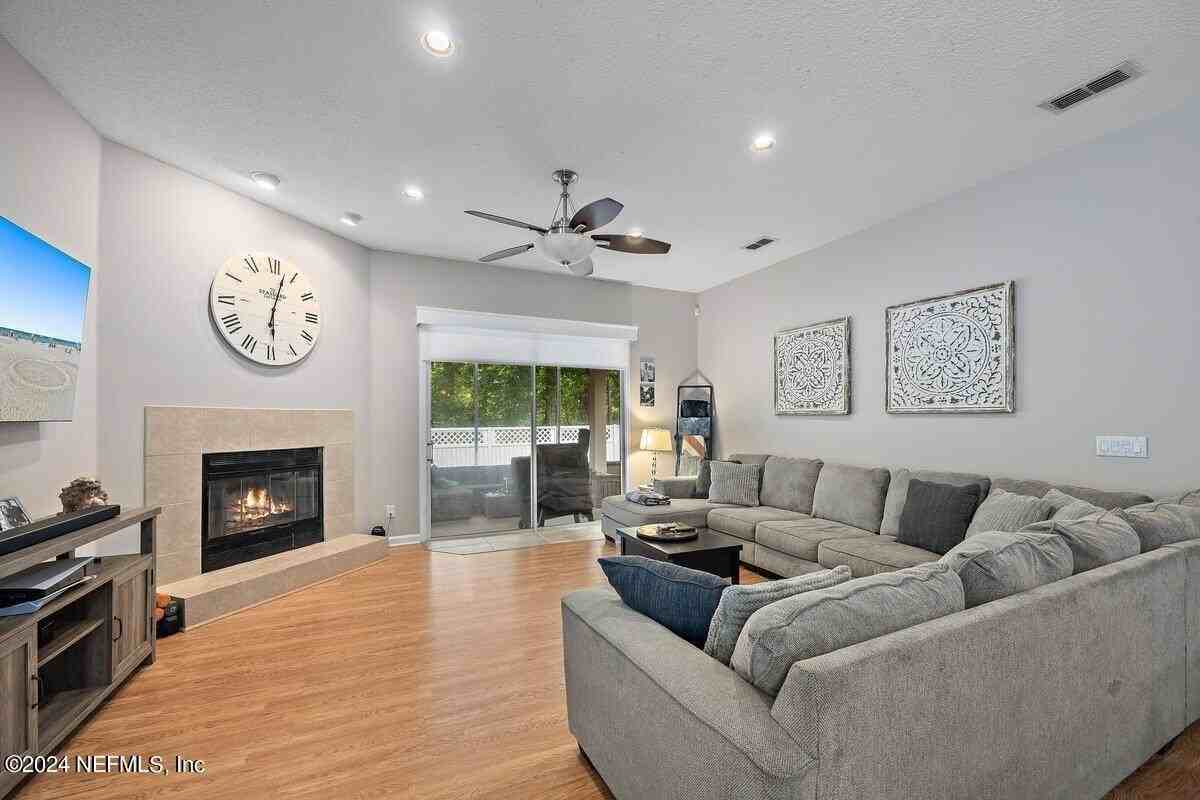 12204 Nettlecreek Dr - Photo 4 of 22