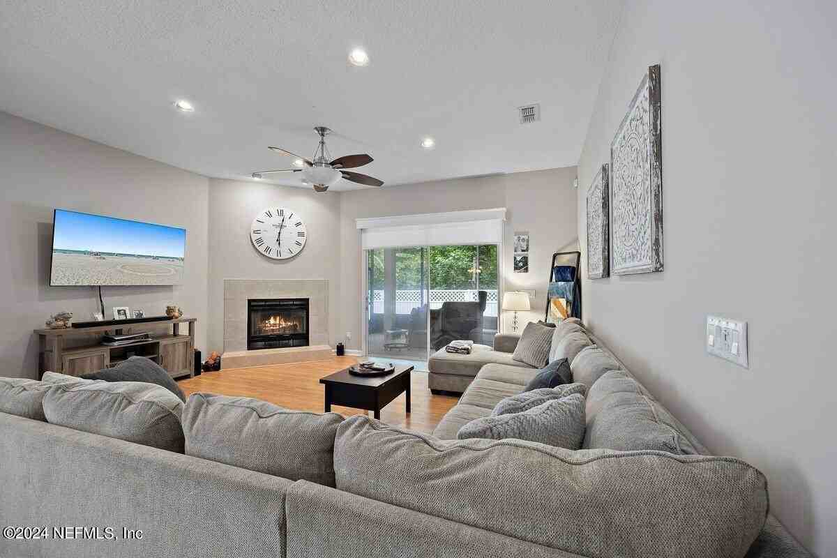 12204 Nettlecreek Dr - Photo 5 of 22
