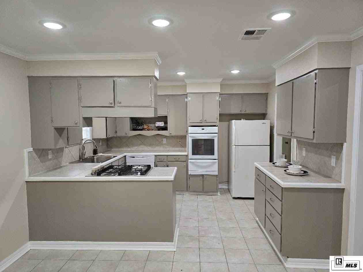 316 Lincoln Rd - Photo 7 of 22