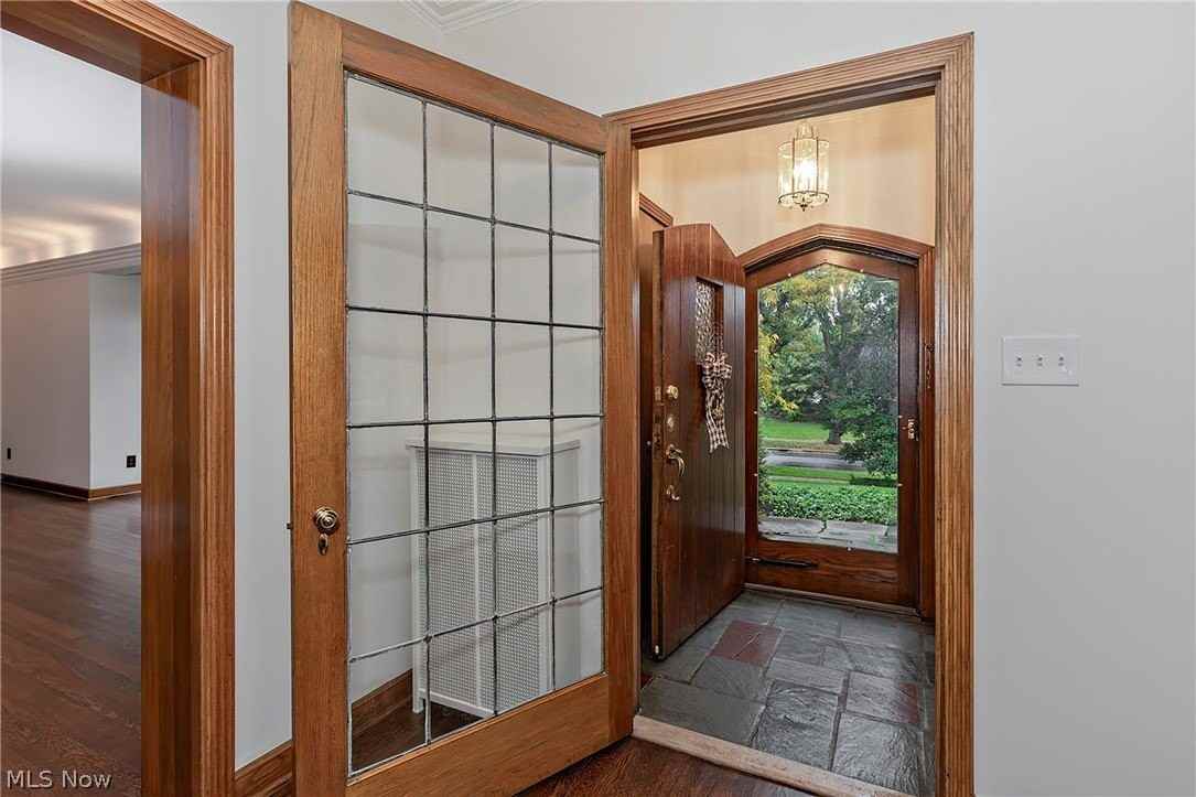 18420 Shelburne Rd - Photo 3 of 48