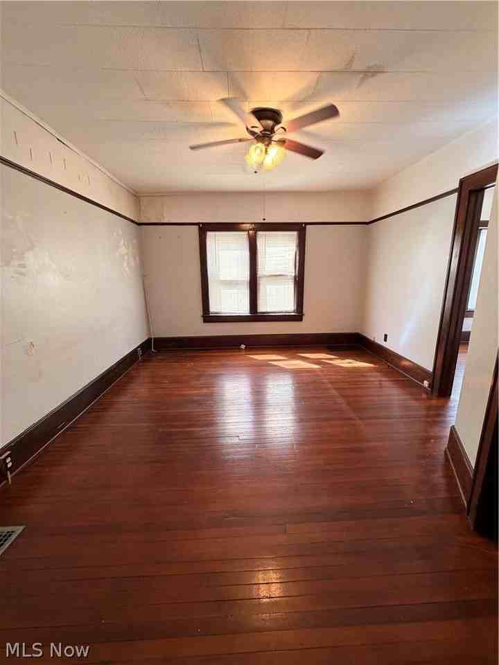 110 N 3rd St - Photo 5 of 36