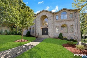 featured image of 65 Ross Ave