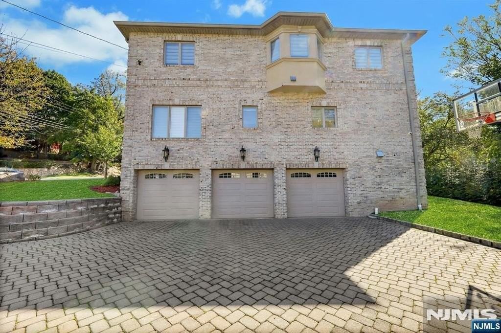 65 Ross Ave - Photo 6 of 45