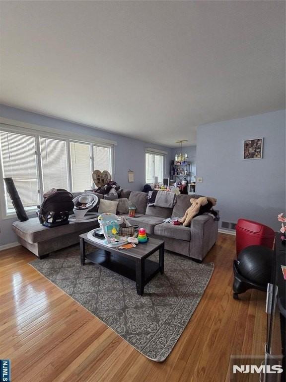 410 Paterson Ave - Photo 4 of 10