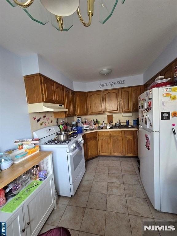 410 Paterson Ave - Photo 5 of 10
