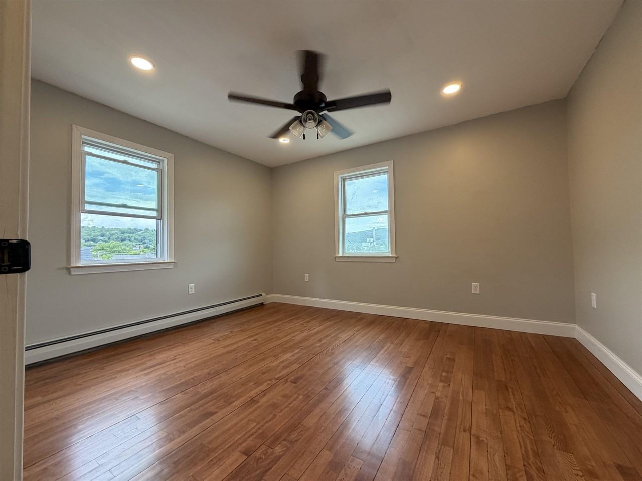 723 3rd Ave - Photo 4 of 25