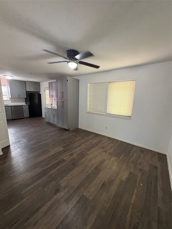 326 Crusader Dr - Photo 2 of 16