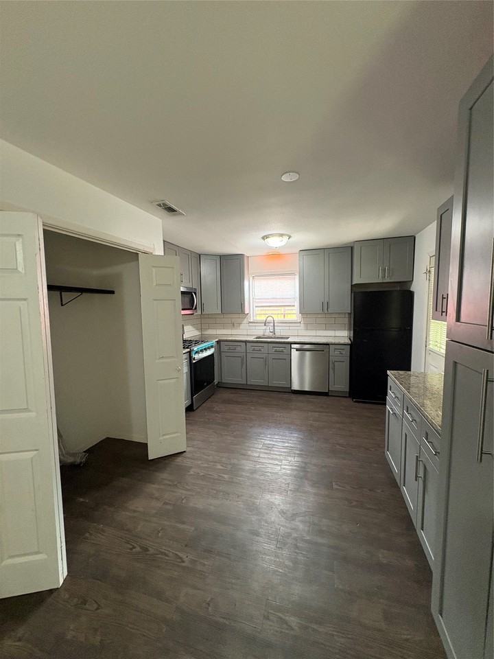 326 Crusader Dr - Photo 3 of 16