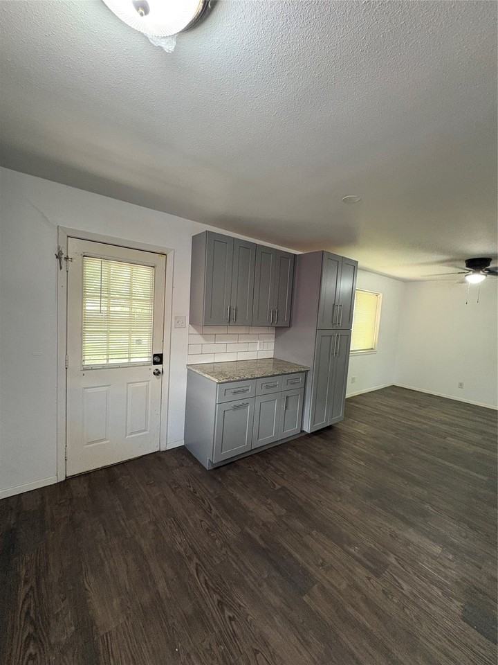 326 Crusader Dr - Photo 5 of 16