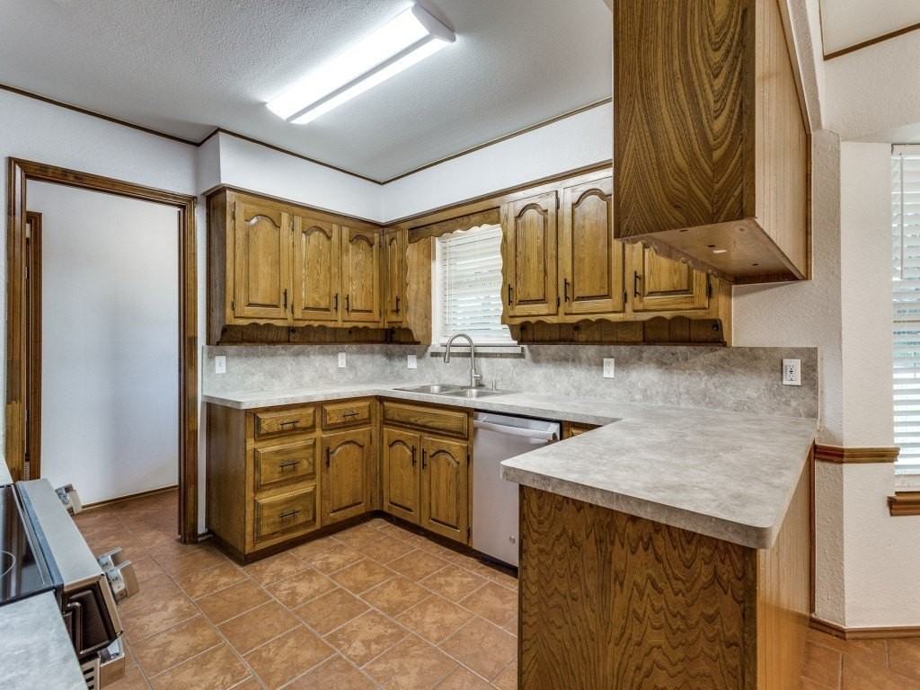 2126 Pecos Dr - Photo 3 of 12