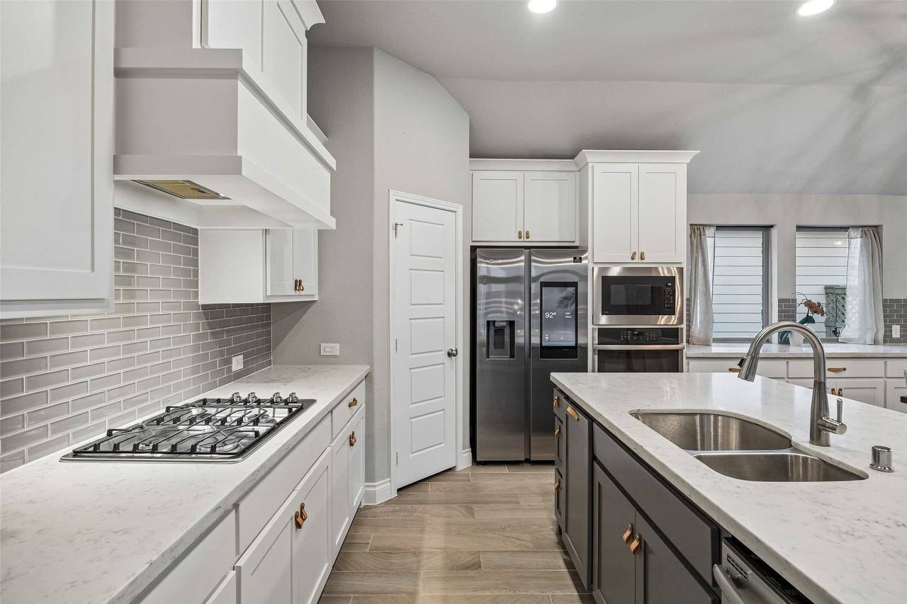 2433 Cobbler St - Photo 6 of 36