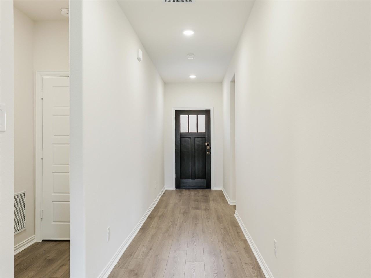 816 Cayden Dr - Photo 2 of 26