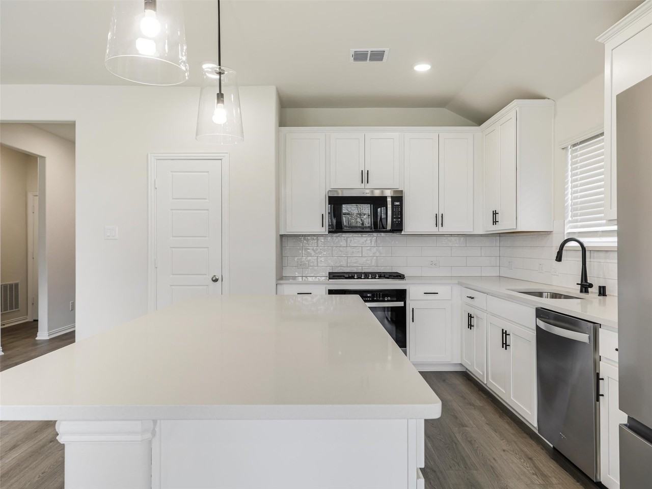 816 Cayden Dr - Photo 3 of 26