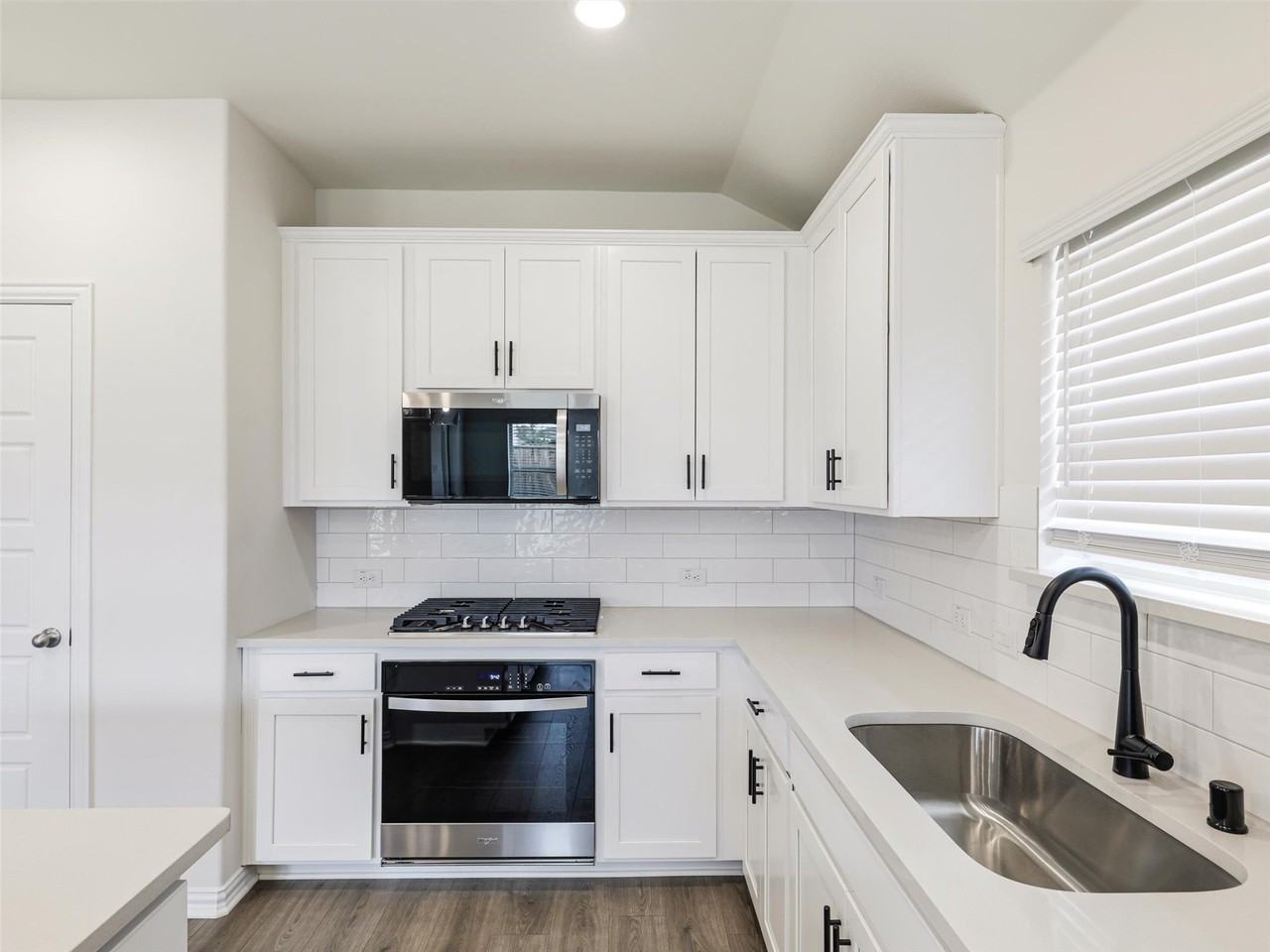 816 Cayden Dr - Photo 4 of 26