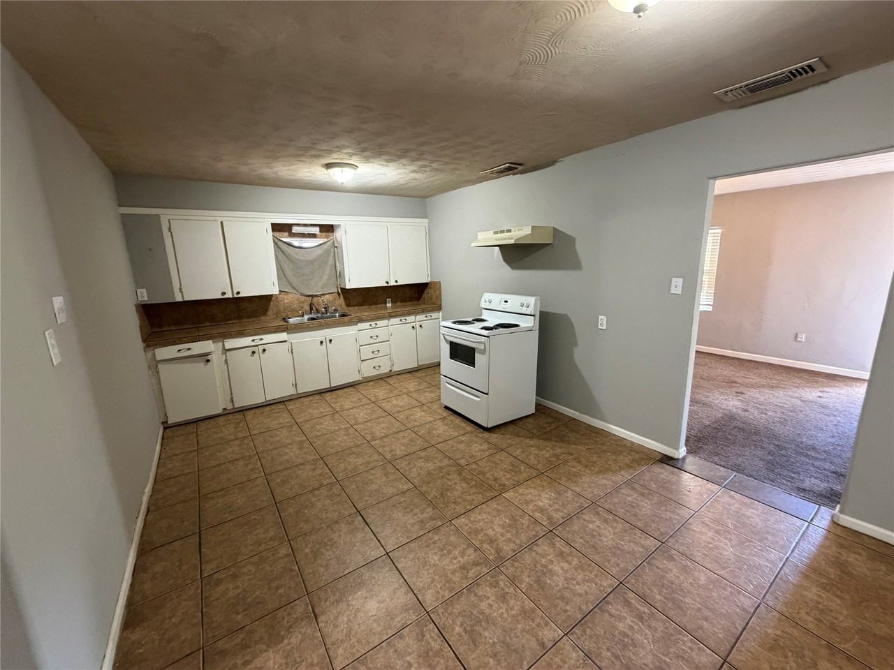 1018 Merchant St - Photo 3 of 10