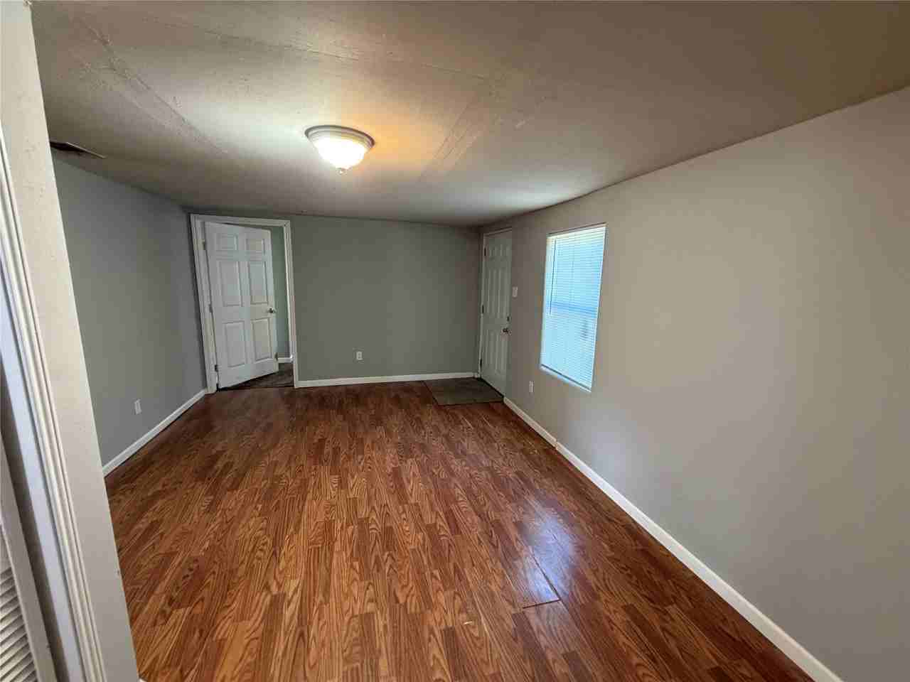 1018 Merchant St - Photo 5 of 10
