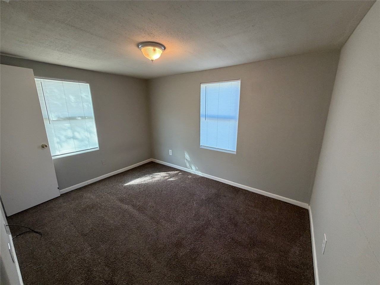 1018 Merchant St - Photo 6 of 10