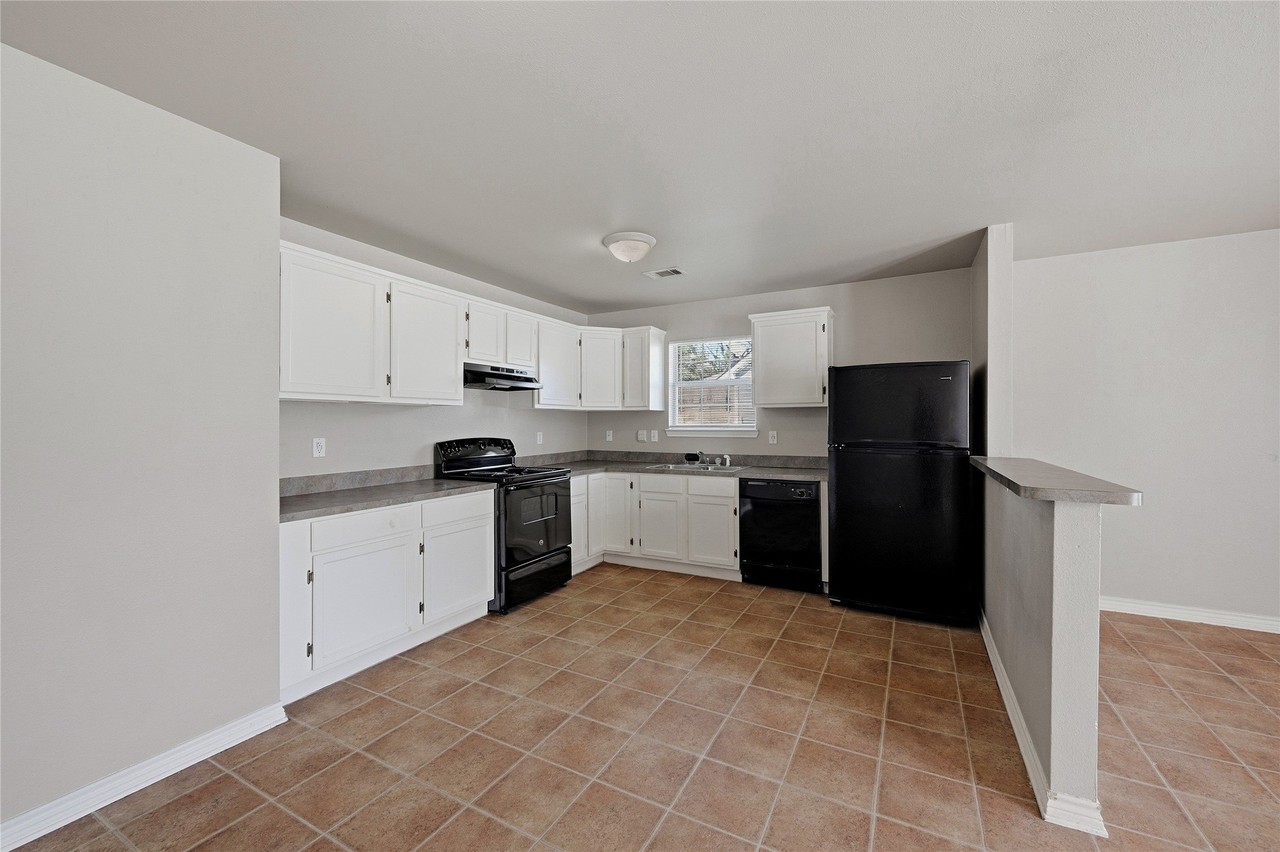 113 W Wilson Ave - Photo 7 of 21