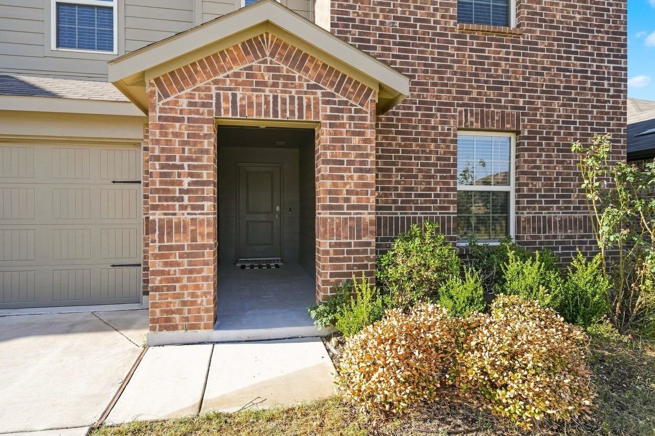 1432 Briar Hill Dr - Photo 2 of 40