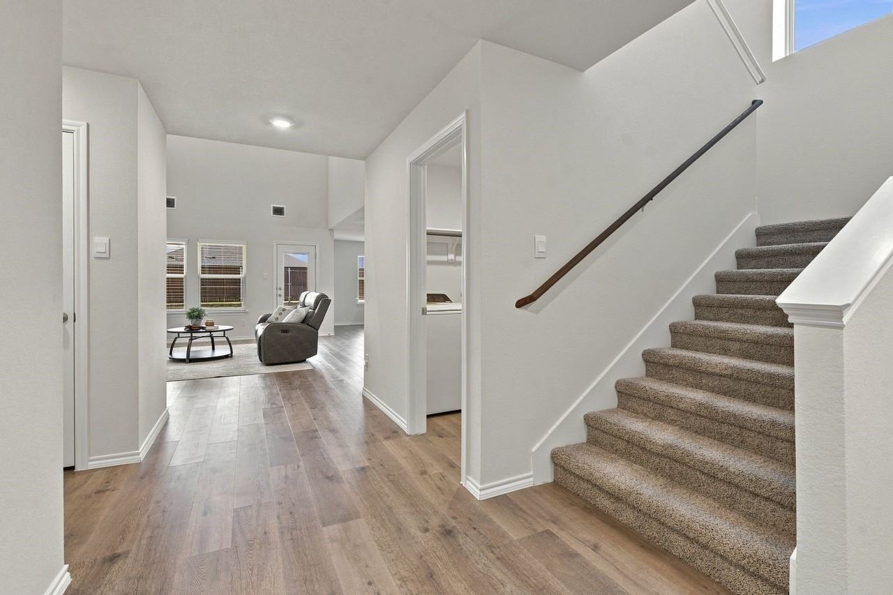 1432 Briar Hill Dr - Photo 4 of 40