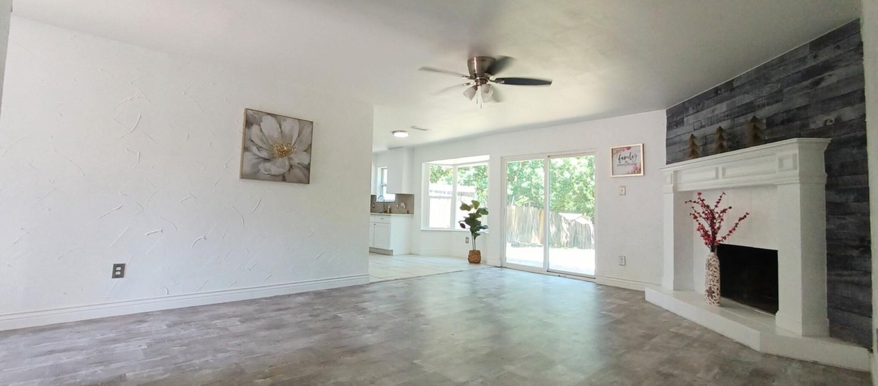 3405 Hickory Hill Dr - Photo 2 of 12