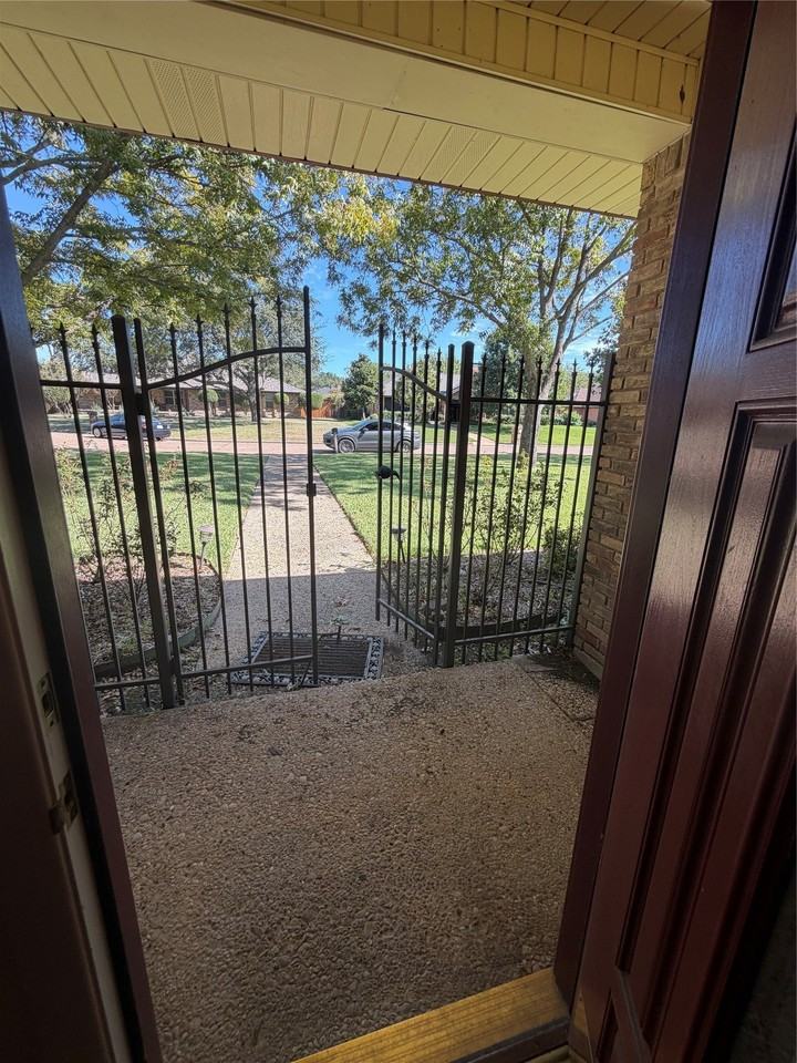 305 Westway Cir - Photo 3 of 14