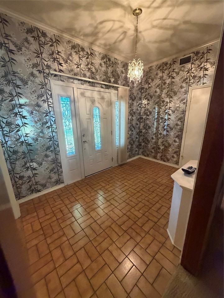 305 Westway Cir - Photo 4 of 14