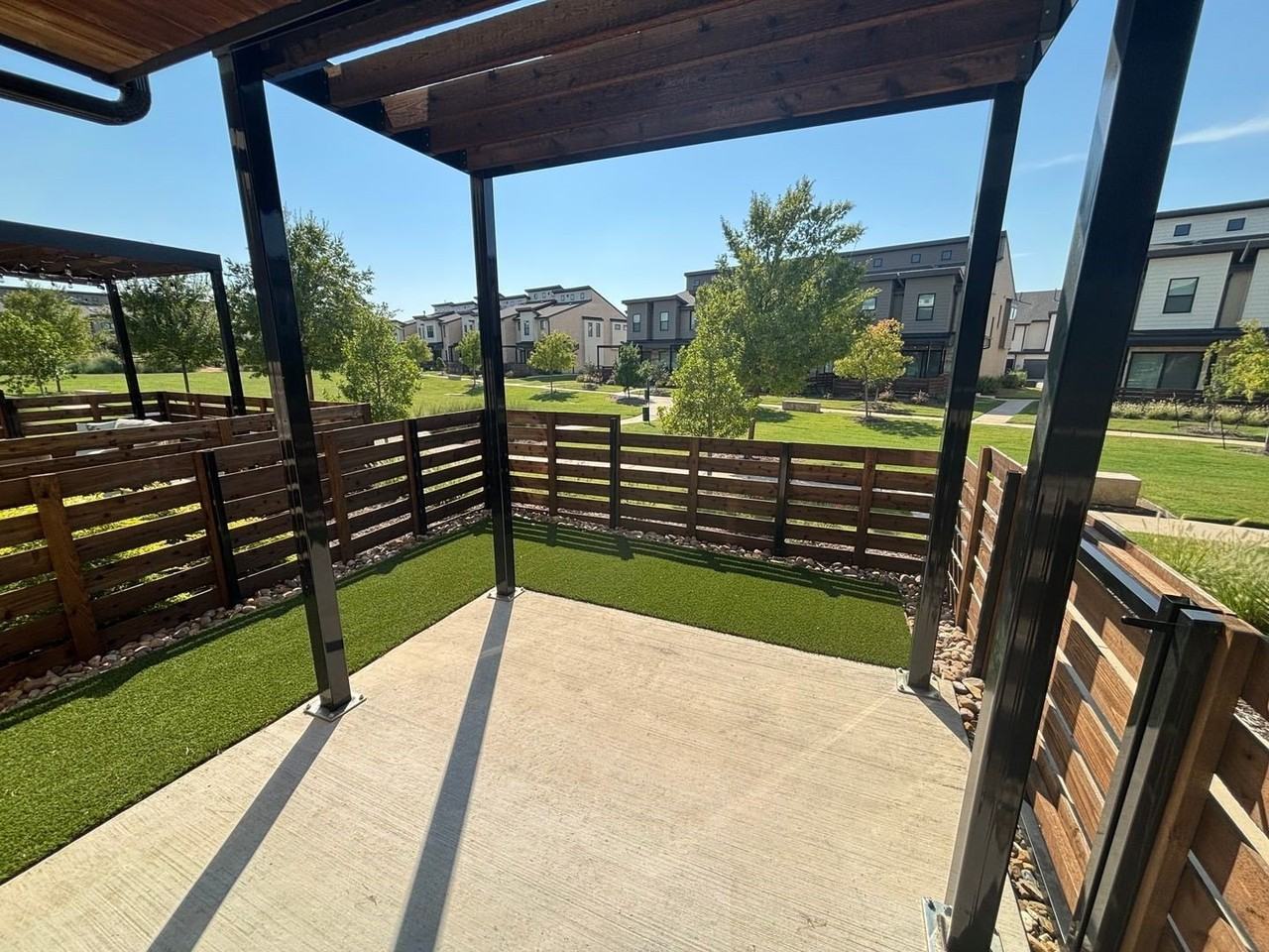 820 Cavitt Ct - Photo 3 of 31