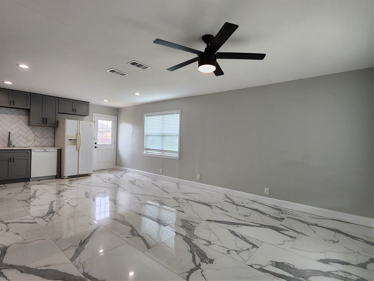 1212 Ridgeview St - Photo 2 of 23
