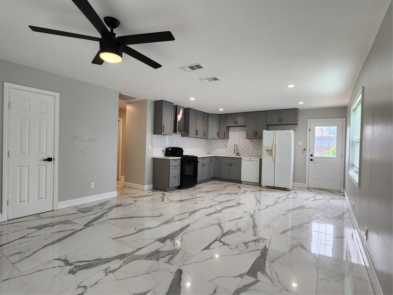 1212 Ridgeview St - Photo 3 of 23