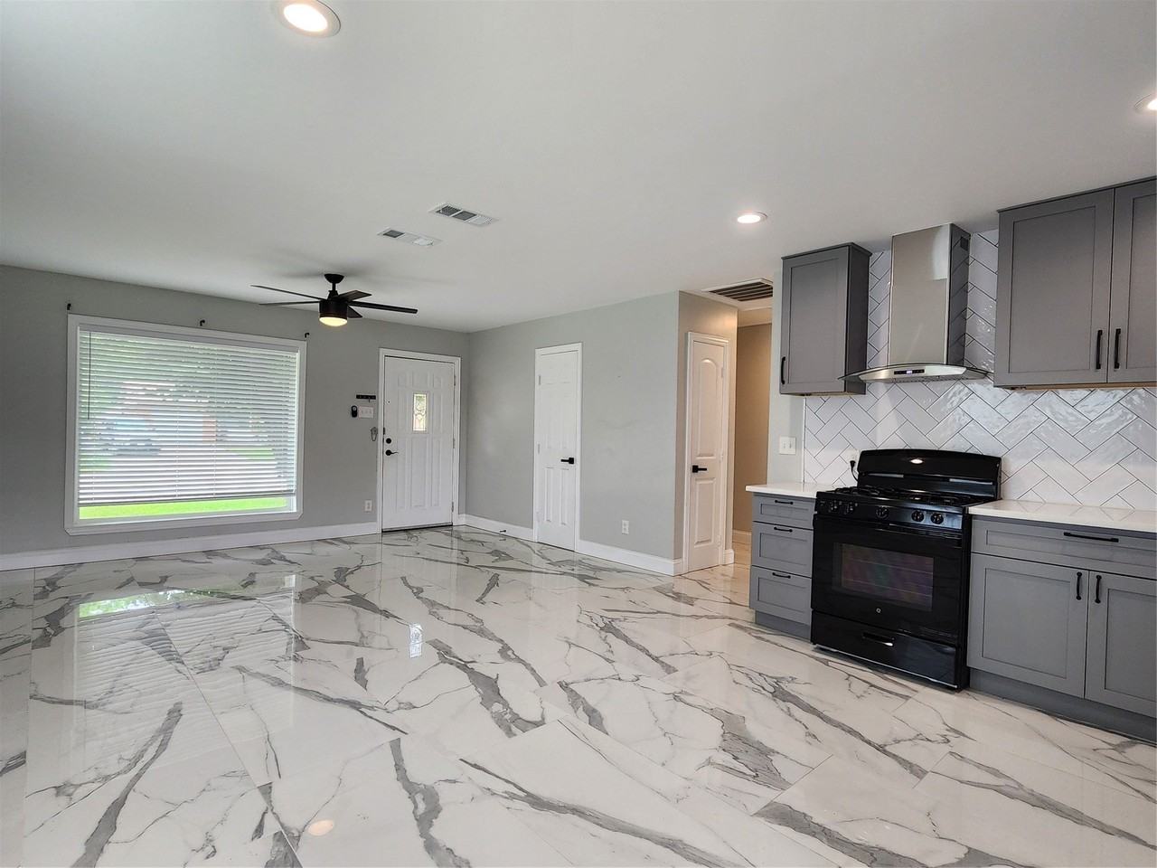 1212 Ridgeview St - Photo 5 of 23