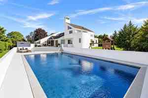 featured image of 11 Watersedge Ct