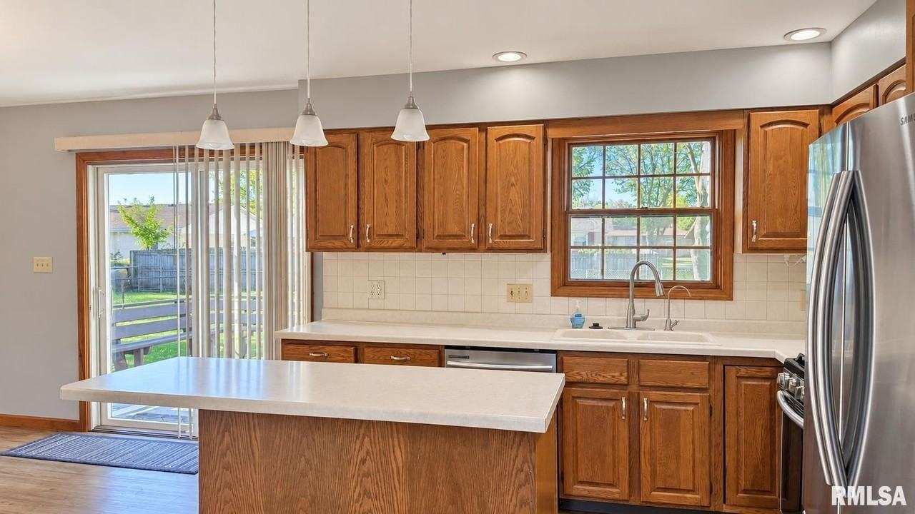 2324 Grinnell Dr - Photo 2 of 19