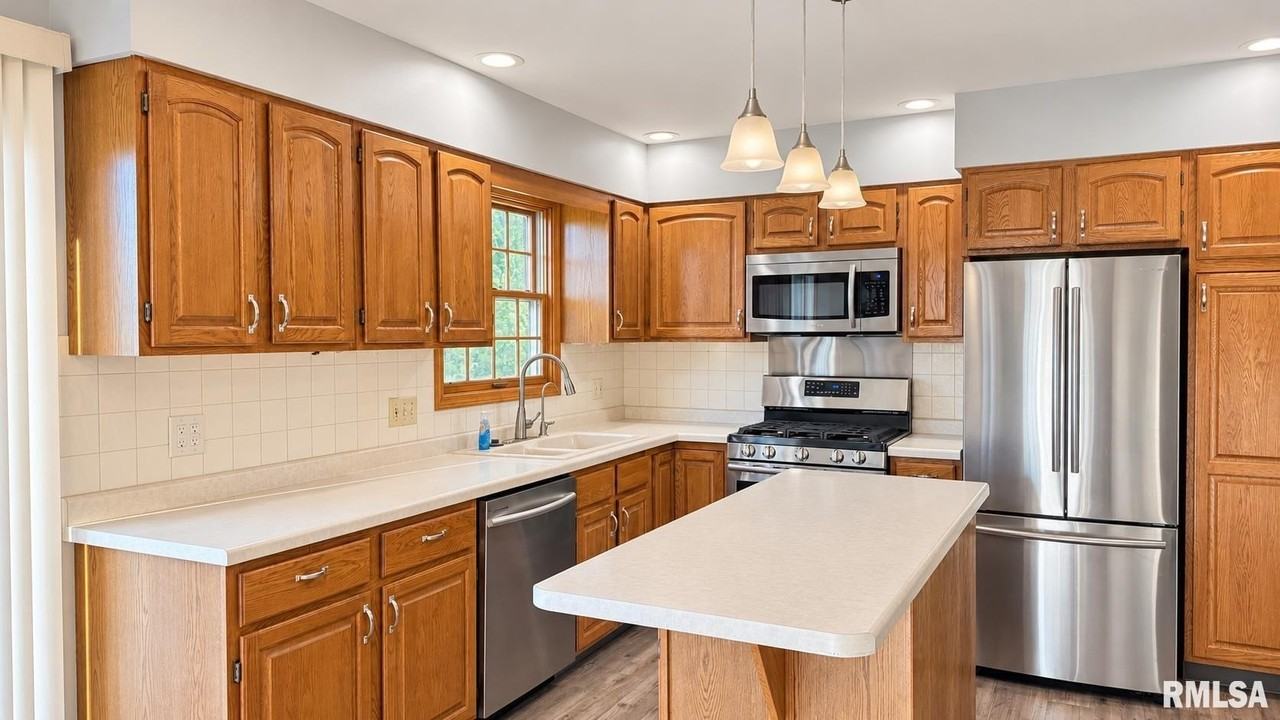 2324 Grinnell Dr - Photo 3 of 19