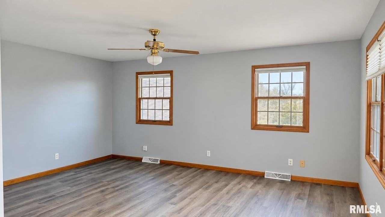 2324 Grinnell Dr - Photo 6 of 19