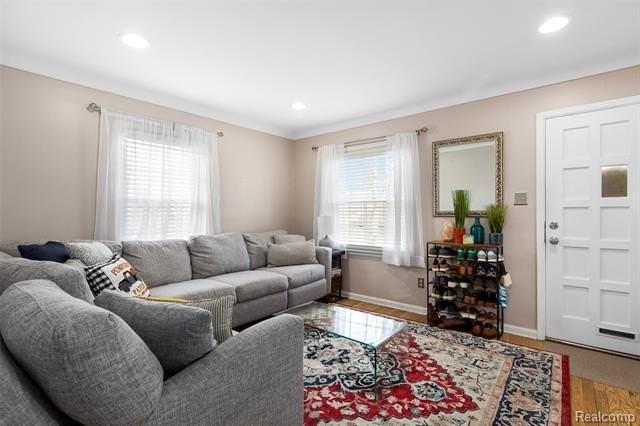 3303 Ellwood Ave - Photo 3 of 21